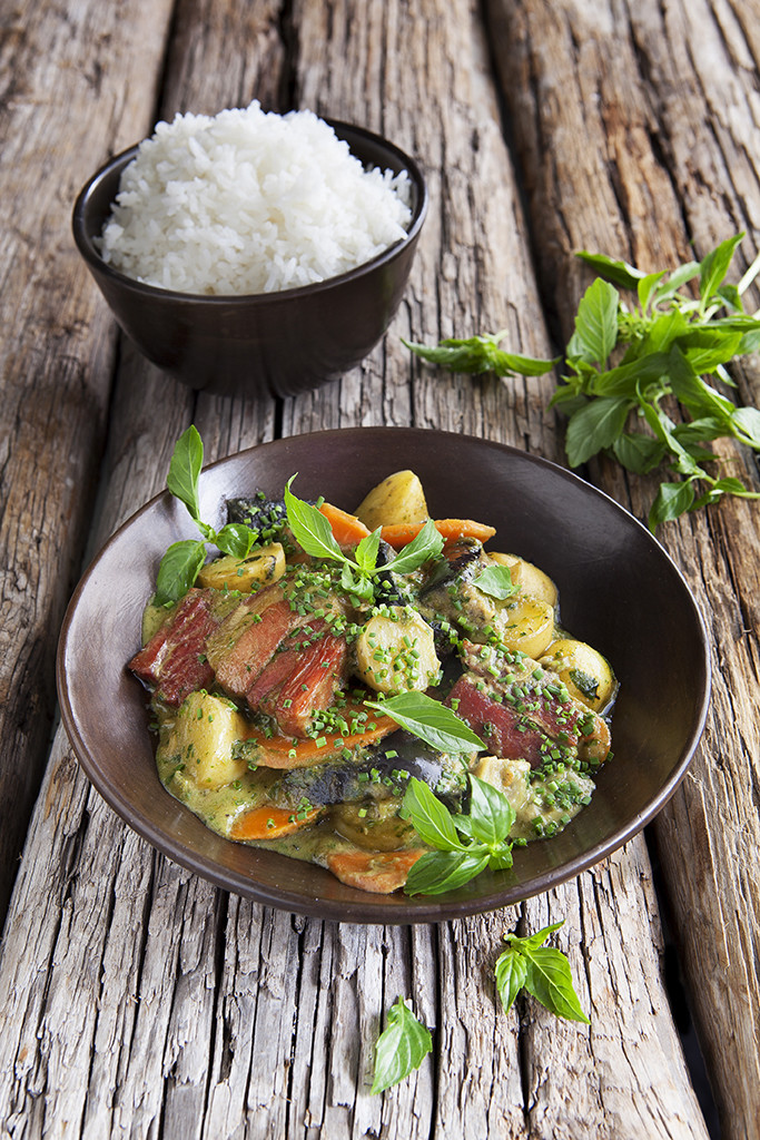 Grön thaicurry med sidfläsk, potatis och morötter