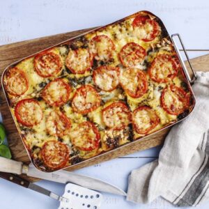 Supersnabb vegetarisk lasagne med basilikapesto, tomater och cottage cheese
