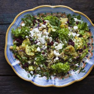 Ljummen Asparges Delikatesspotatis-, kikärts- och blomkålscurry sallad