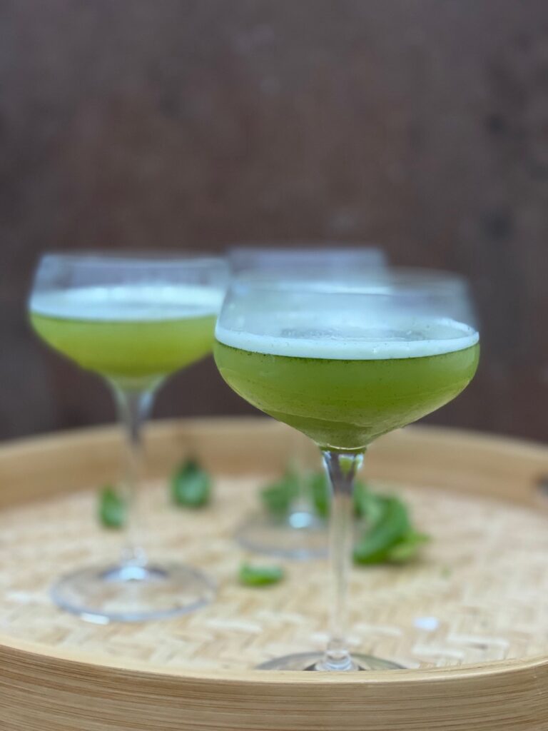 Alkoholfri thai basilika cocktail